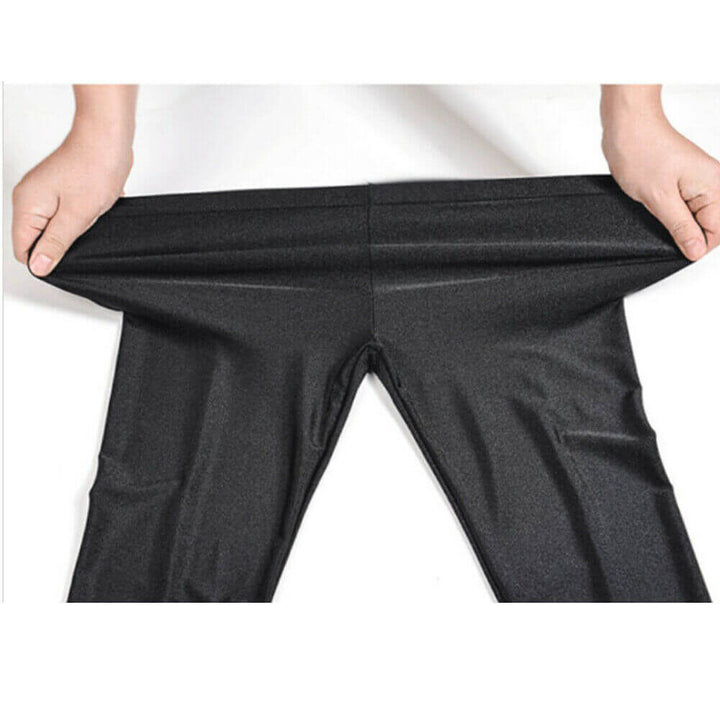 Leggings Aurafit negras brillantes, presentadas en un ajuste cómodo y moderno para ejercicios y uso diario.