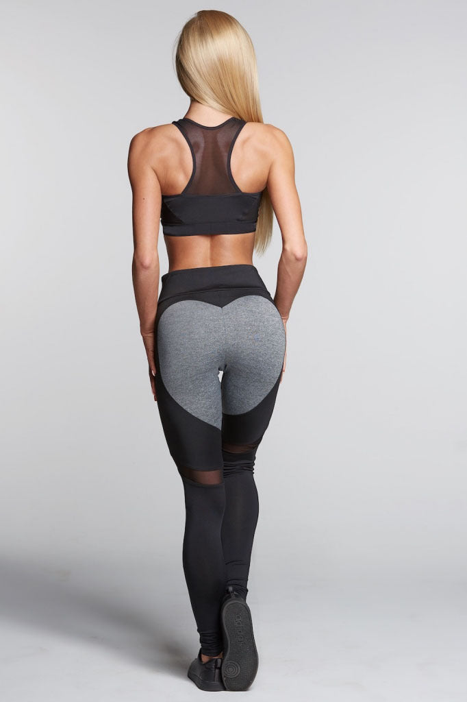 Aurafit leggings en dos con diseño moderno y ajuste favorecedor, ideales para actividades deportivas.