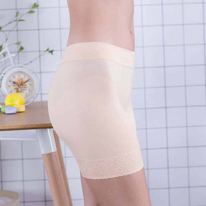 Leggings Aurafit de mujer de tres cuartos en negro, ideales para actividades deportivas y uso diario.