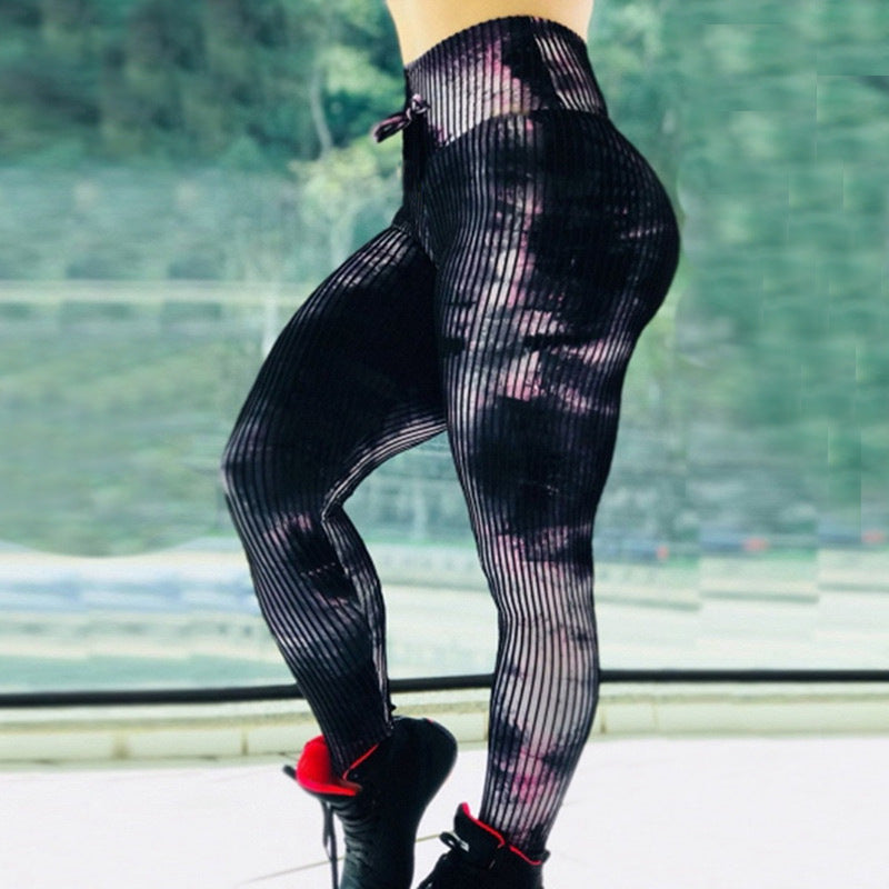 Leggings Aurafit con diseño moderno, ideales para entrenamientos y uso diario, destacando un patrón colorido y ajuste favorecedor.